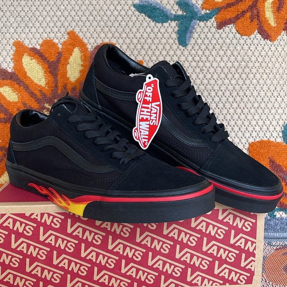 Vans Men’s Old Skool
(Flame Wall) Black/Black
VN0A38G1Q8Q
Sneakers - Picture 16 of 16